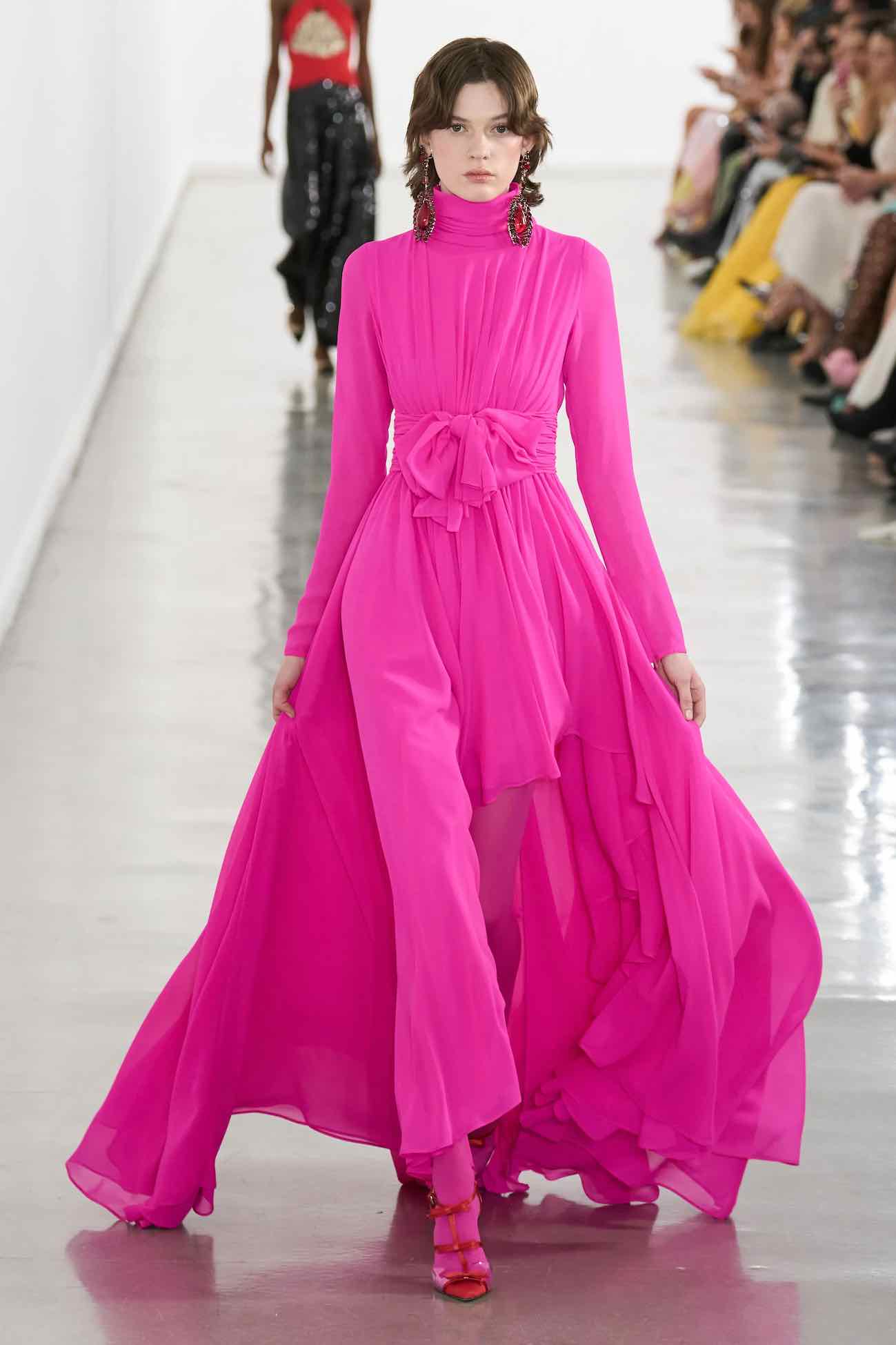 giambattistavalli_fw2324_credit_gorunway_voguerunway_frontrow_roselindefriedrich